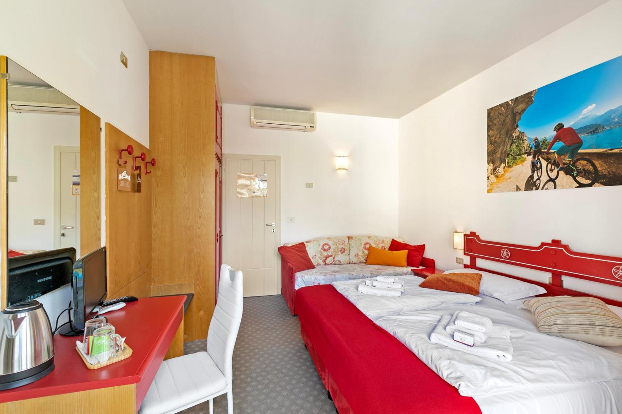 Bike & Wind Hotel Villa Maria Torbole Sul Garda Exterior photo