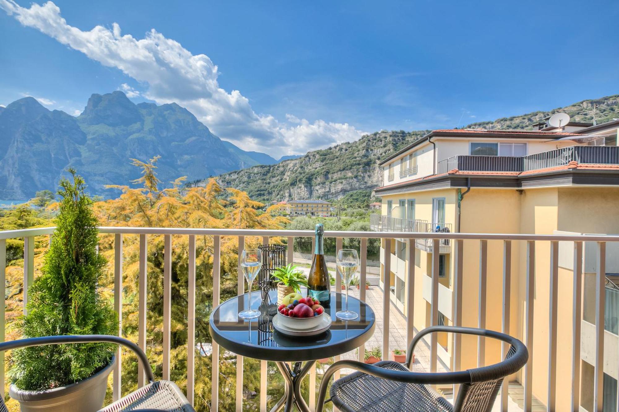 Bike & Wind Hotel Villa Maria Torbole Sul Garda Exterior photo