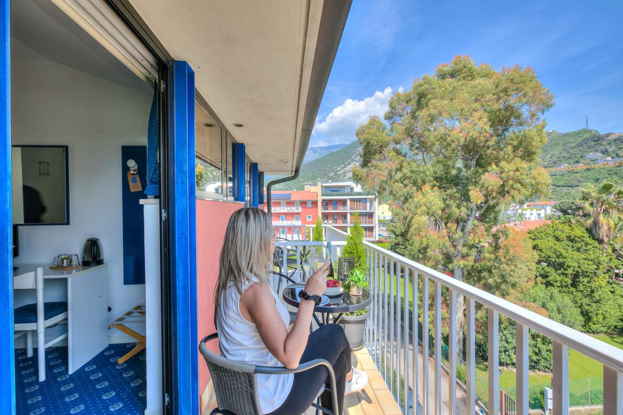 Bike & Wind Hotel Villa Maria Torbole Sul Garda Exterior photo
