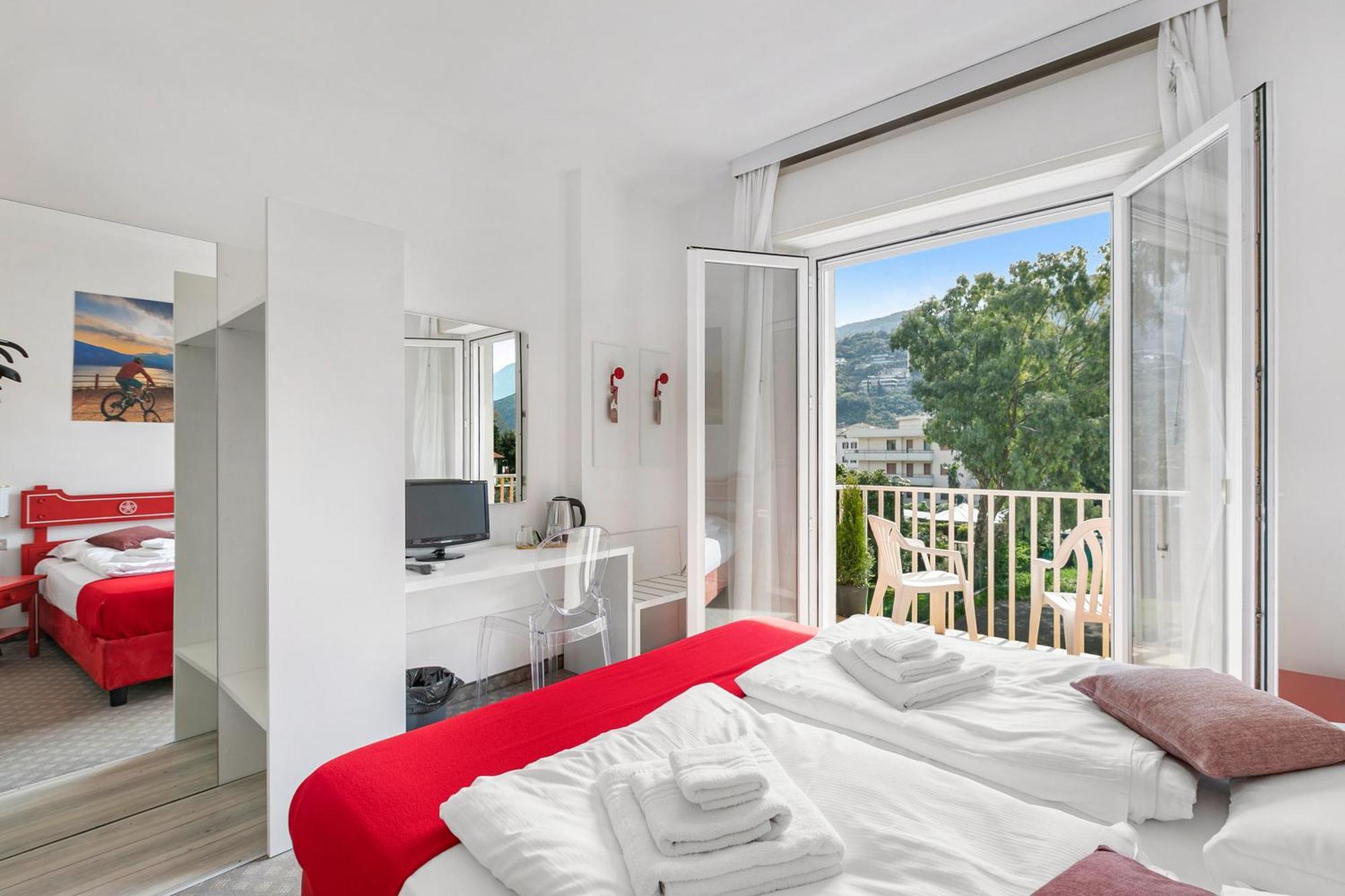 Bike & Wind Hotel Villa Maria Torbole Sul Garda Exterior photo