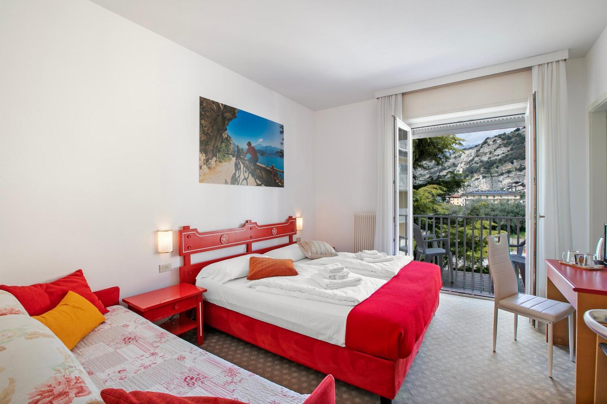 Bike & Wind Hotel Villa Maria Torbole Sul Garda Exterior photo