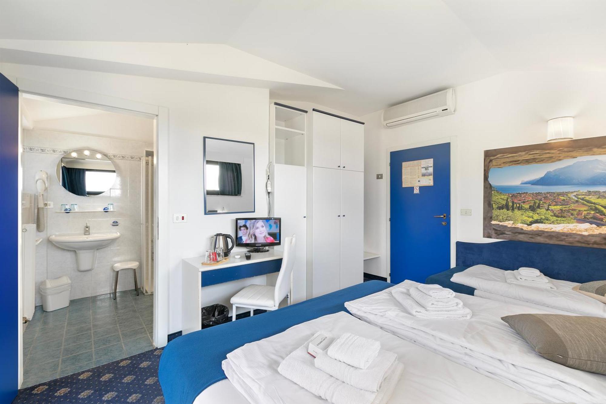 Bike & Wind Hotel Villa Maria Torbole Sul Garda Exterior photo