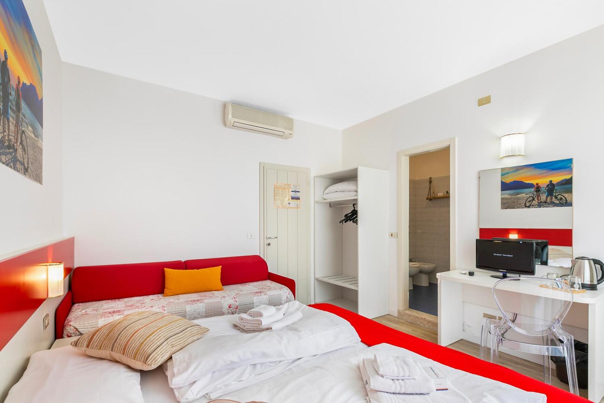 Bike & Wind Hotel Villa Maria Torbole Sul Garda Exterior photo