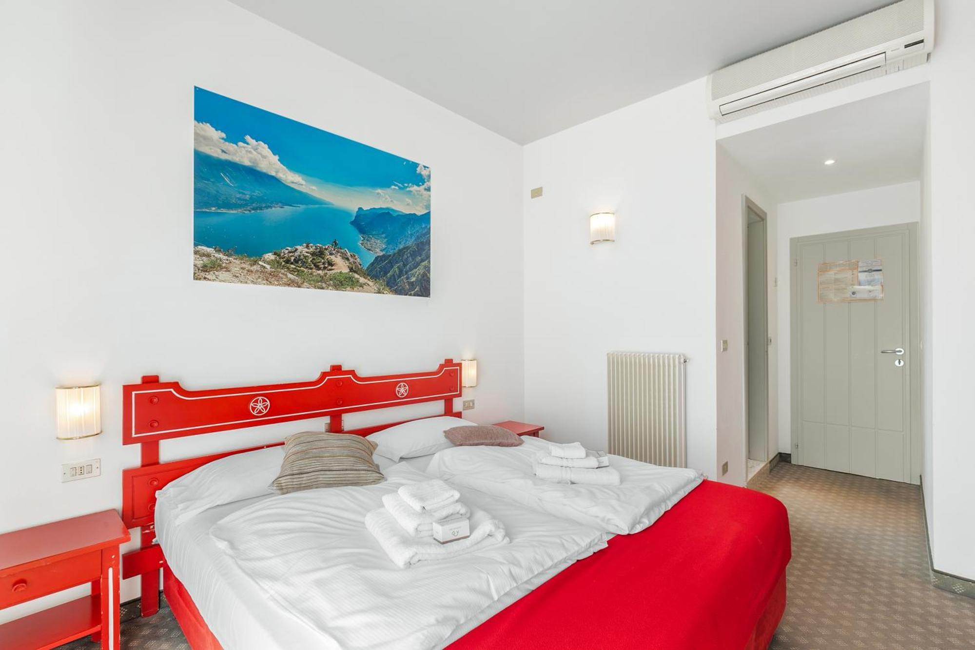 Bike & Wind Hotel Villa Maria Torbole Sul Garda Exterior photo