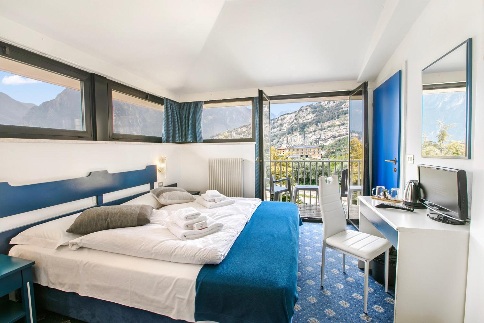 Bike & Wind Hotel Villa Maria Torbole Sul Garda Exterior photo