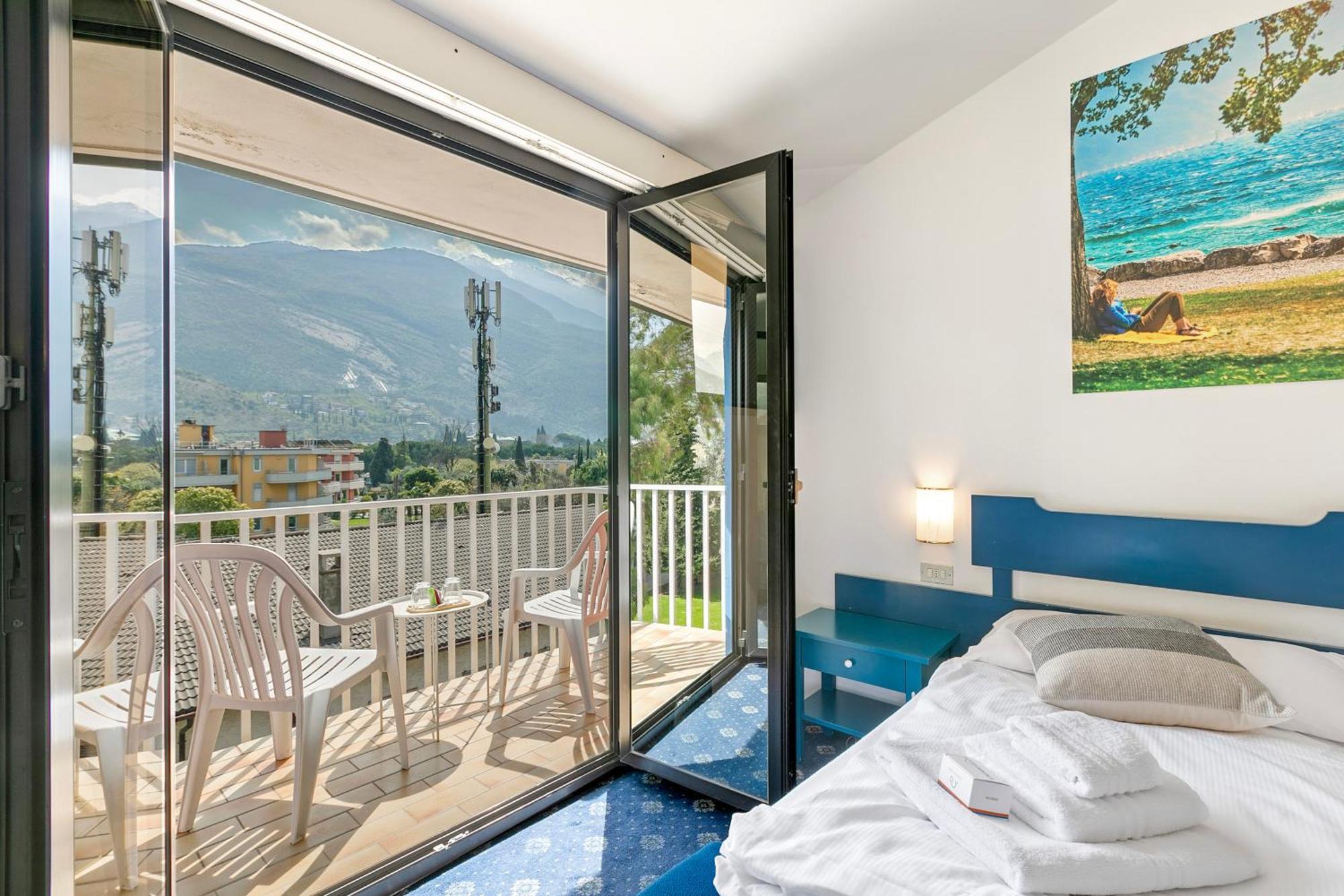 Bike & Wind Hotel Villa Maria Torbole Sul Garda Exterior photo