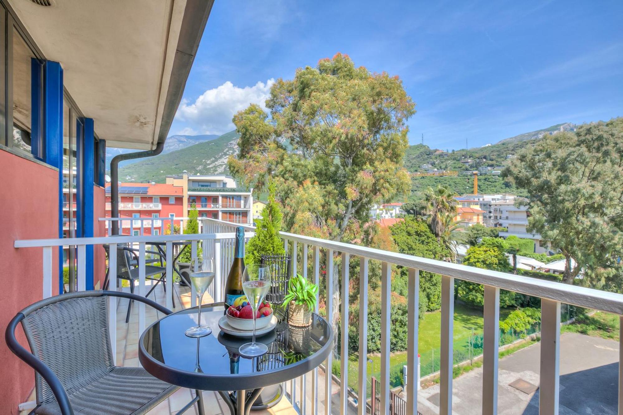 Bike & Wind Hotel Villa Maria Torbole Sul Garda Exterior photo