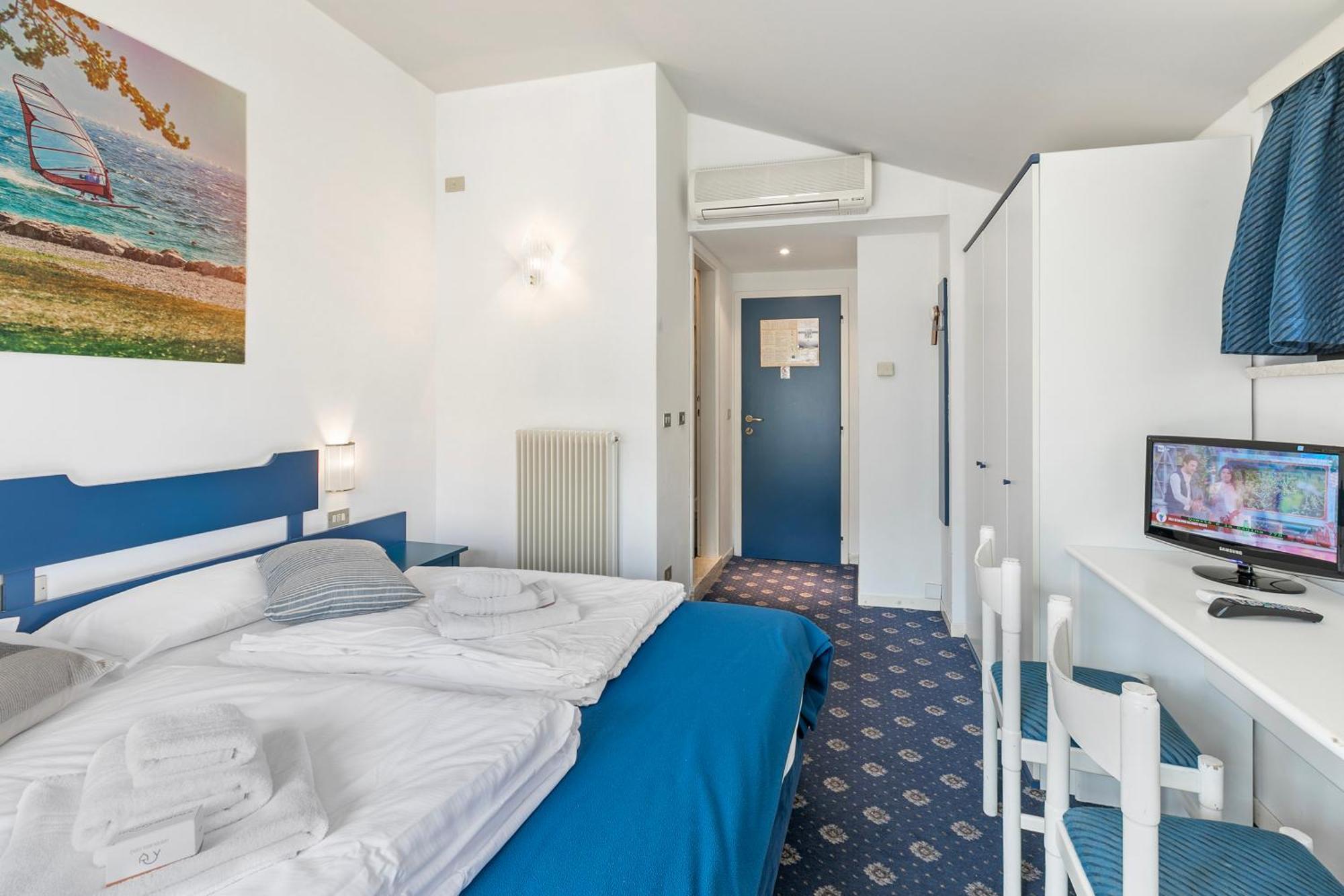 Bike & Wind Hotel Villa Maria Torbole Sul Garda Exterior photo