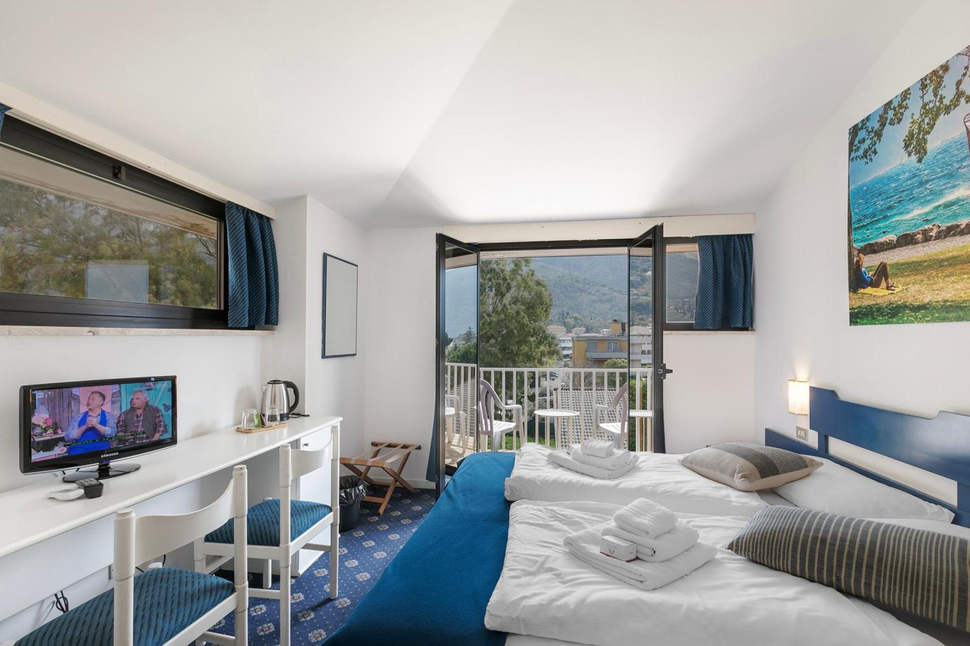 Bike & Wind Hotel Villa Maria Torbole Sul Garda Exterior photo