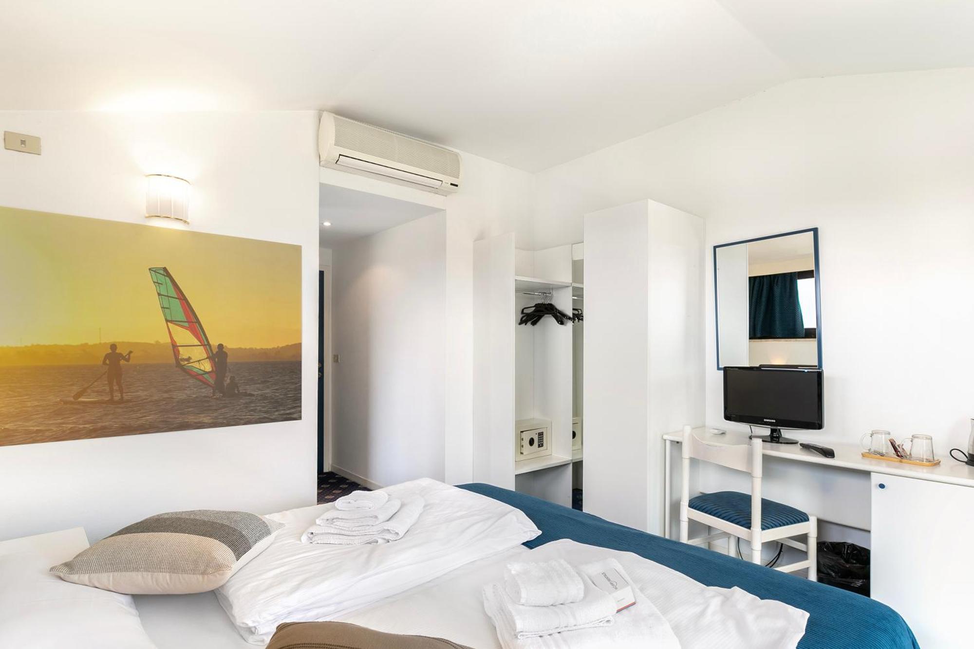 Bike & Wind Hotel Villa Maria Torbole Sul Garda Exterior photo