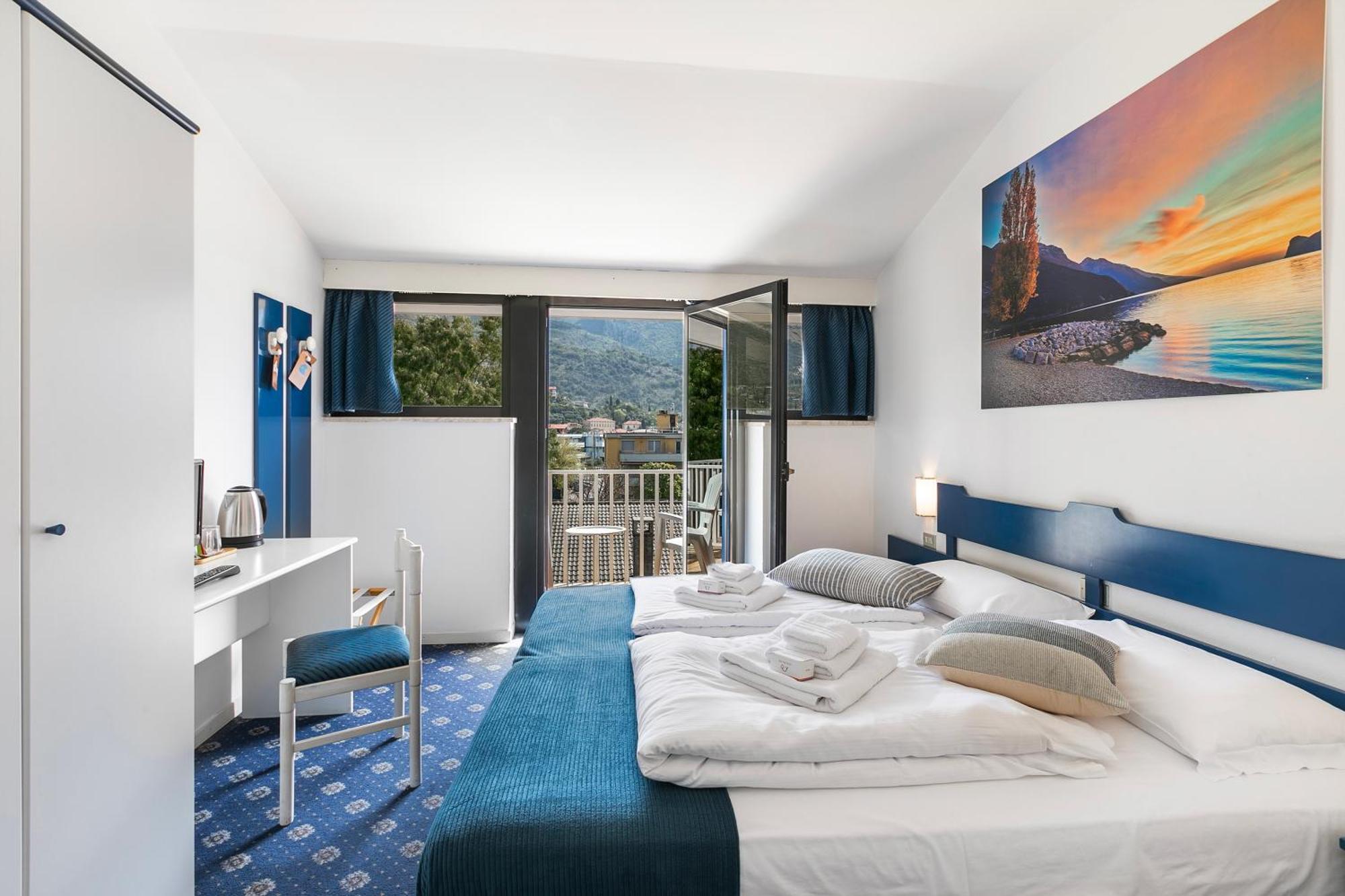 Bike & Wind Hotel Villa Maria Torbole Sul Garda Exterior photo