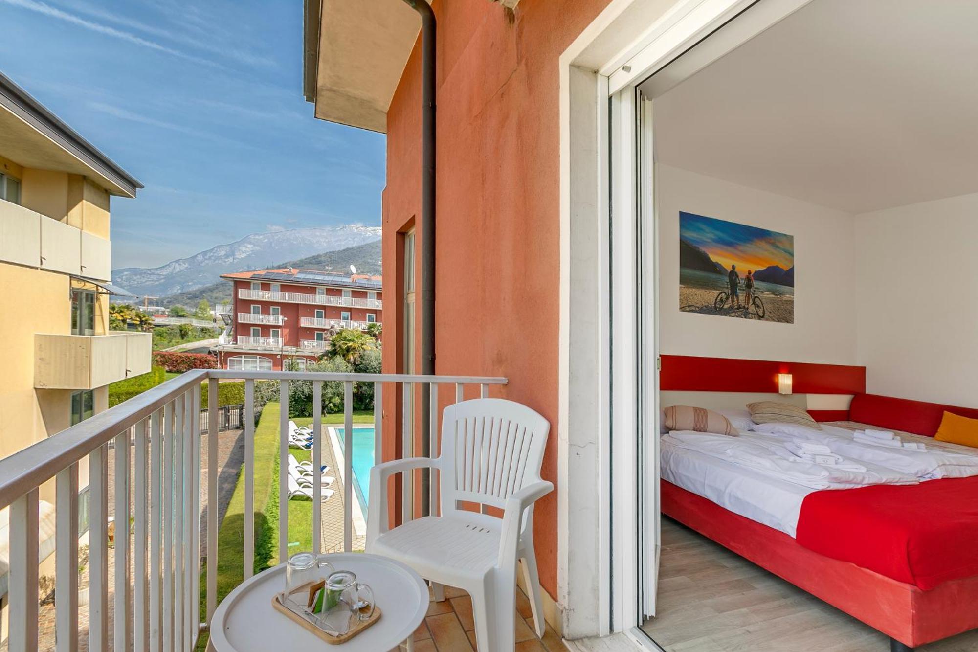 Bike & Wind Hotel Villa Maria Torbole Sul Garda Exterior photo