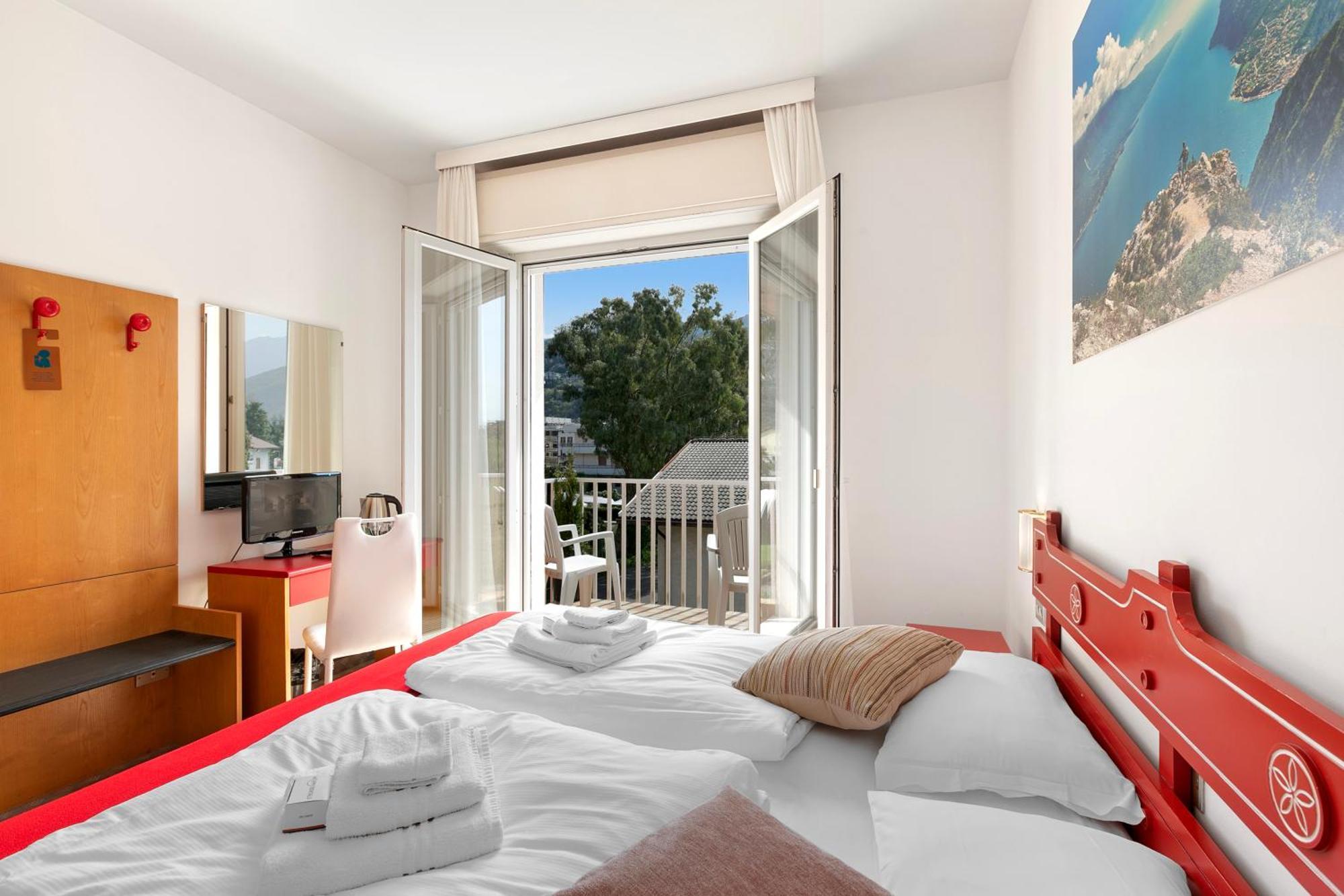 Bike & Wind Hotel Villa Maria Torbole Sul Garda Exterior photo