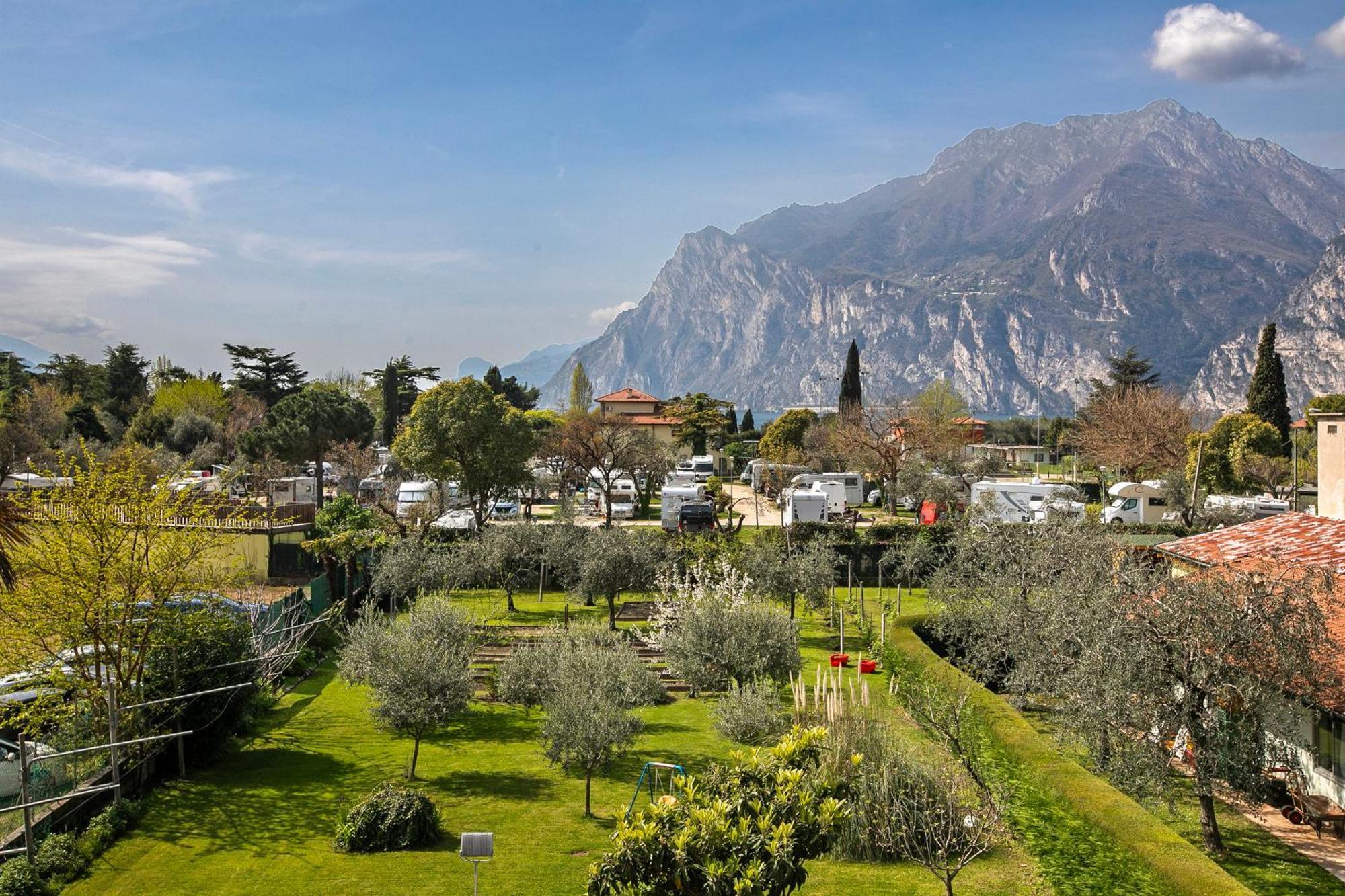 Bike & Wind Hotel Villa Maria Torbole Sul Garda Exterior photo